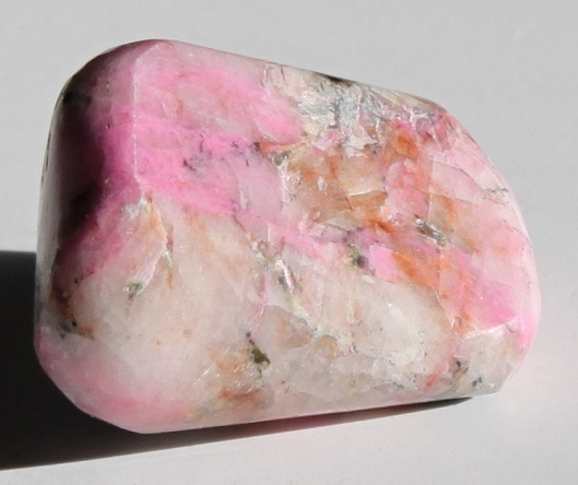 cobalto_pink_calcite_palmstone_ethical_source